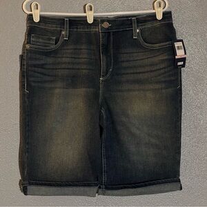 NWT Bandolino Riley Blue Denim Relaxed Jean Shorts Womens Size 10